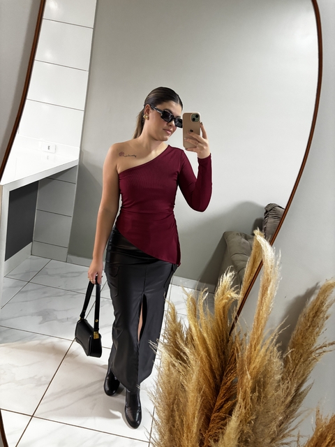 BLUSA NULA MANGA ASSIMÉTRICA - comprar online