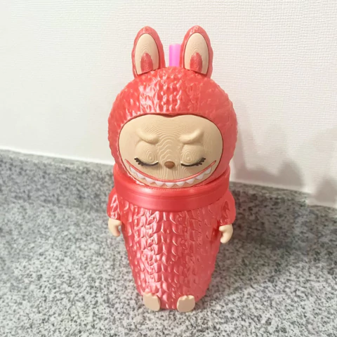 Vaso Labubu Rosa Ojos Cerrados
