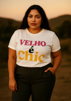 Camiseta Velho é Chic. - comprar online