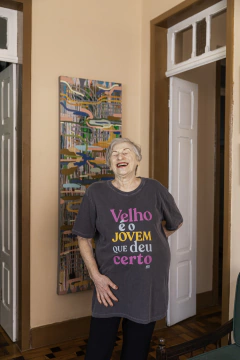 Camiseta Velho É O Jovem Que Deu Certo - Lojinha AVÓ(SIDADE)