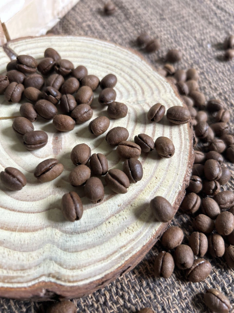 Contas de café furadas ** PRAZO DE 30 DIAS PARA CONFECÇÃO E ENVIO* NÃO CONSIDERAR A DATA FORNECIDA PELO FRETE