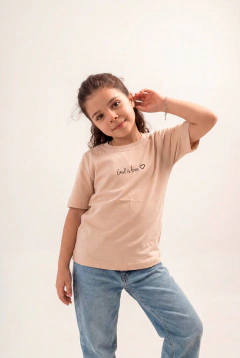 Tshirt Infantil God Is Love Coração