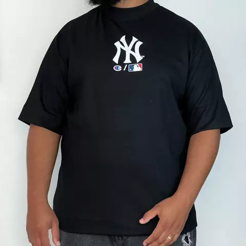 Camisa Champion x MLB x New Era – New York Yankees Preta - Oversized - comprar online
