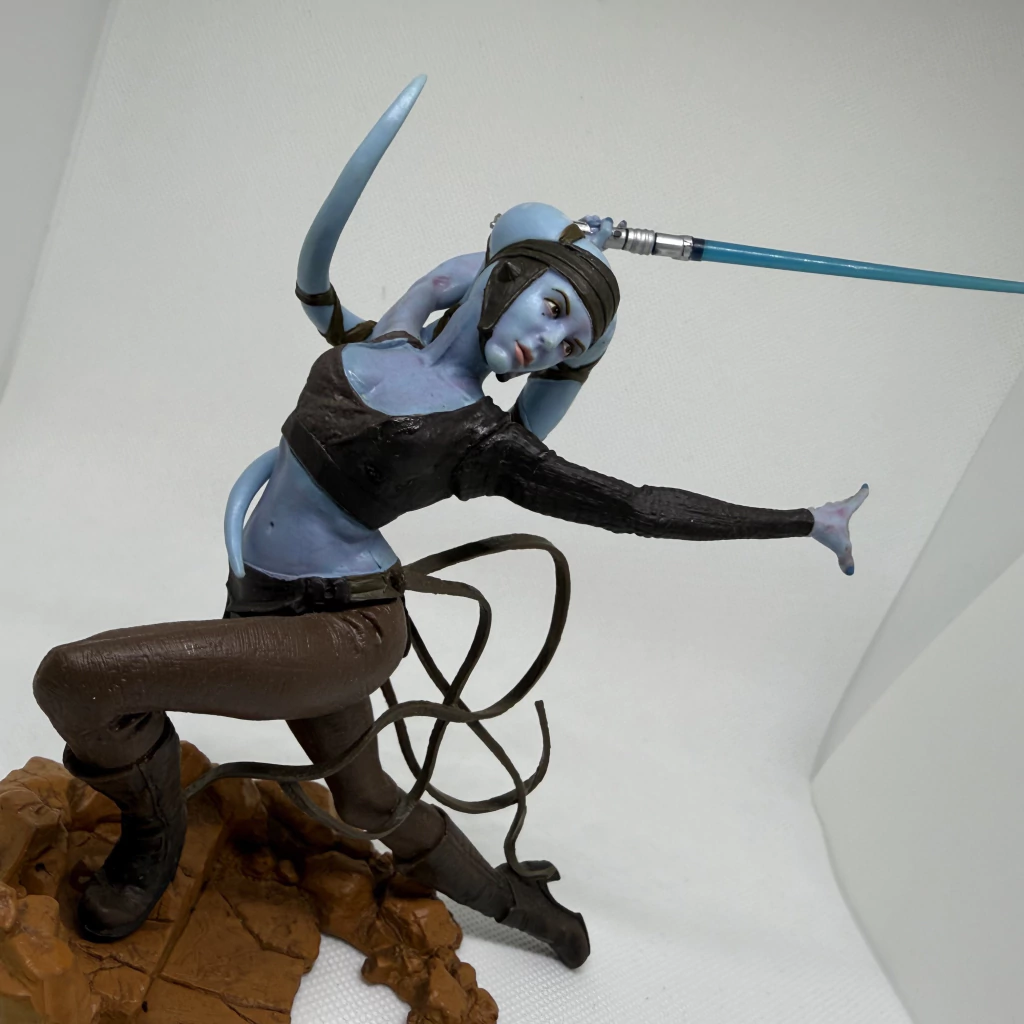 Star wars estatua Unleashed Aayla secura hasbro 2002
