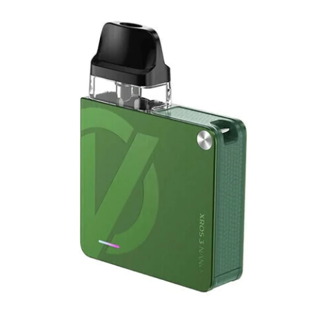 Dispositivo VAPORESSO XROS 3 NANO en color verde, con boquilla negra y diseño moderno.