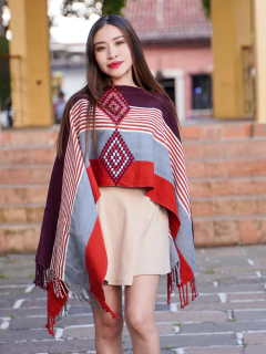 Poncho artesanal inspirado en Comitán Chiapas en internet
