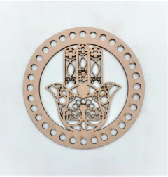 PLACA CROCHE MÃO DE FÁTIMA COM FLOR DE LOTUS 15CM