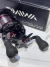 Reel Daiwa Millonaire 7hmag Super Tuned Derecho Made Japon Negro Derecho - EL GRAN TIBURON