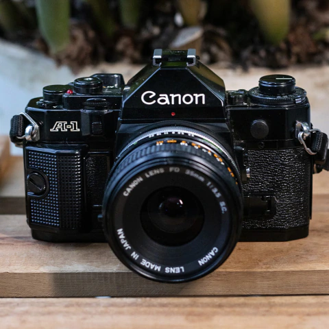 Câmera Analógica Canon A1 com Lente FD 35mm f/3.5 - Clássica e Prec