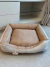 Cama Linho Clean Caqui - Bonito pra Cachorro em formato de caminha confortável