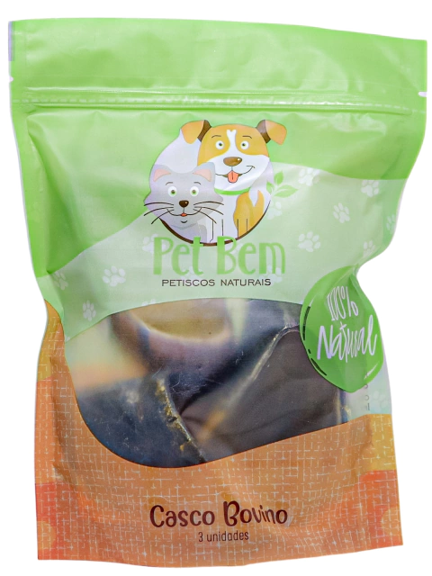 Mastigável natural feito com Casco Bovino com 3 unidades em sua embalagem transparente com detalhes em cor verde claro e laranja.