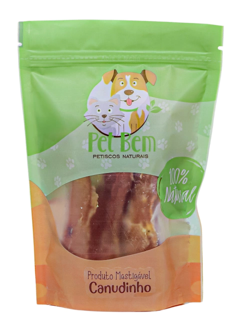 Produto Canudinho de 70g feito com aorta bovina desidratada em sua embalagem transparente com detalhes em laranja e verde.