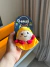 Brinquedo de pelúcia QMonster Princesa de Conto de Fadas 6,5 cm da Petta em embalagem, com rosto sorridente e vestido amarelo