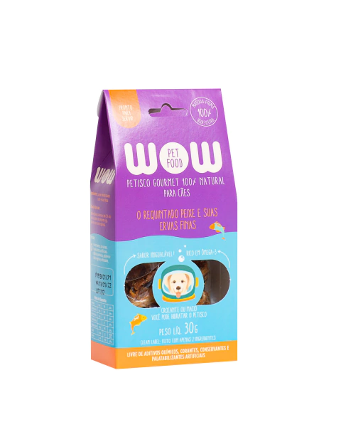 Embalagem de Petisco Desidratado WOW Requintado Peixe com Ervas Finas 30g, caixa roxa com detalhes em verde água e laranja.