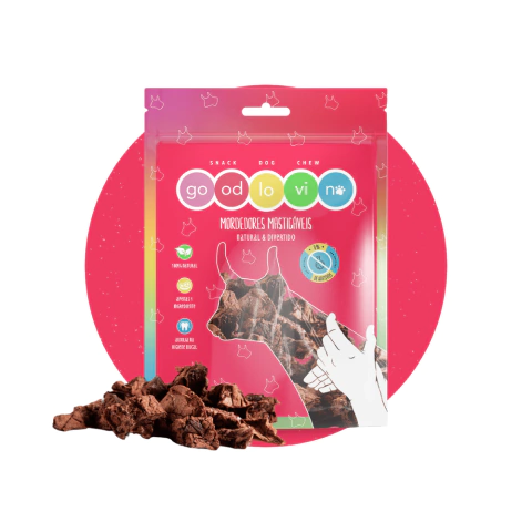 Pacote vermelho de snacks naturais Good Lovin para cães, sabor pulmão bovino desidratado, com petiscos ao lado