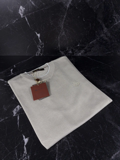 Loro Piana Exclusive · Playera de punto blanca cuello redondo