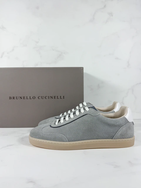 Brunello Cucinelli · Tenis de gamuza gris