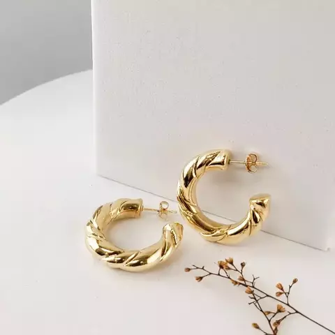 Brincos Argola Torcido – Folheado a Ouro 18k