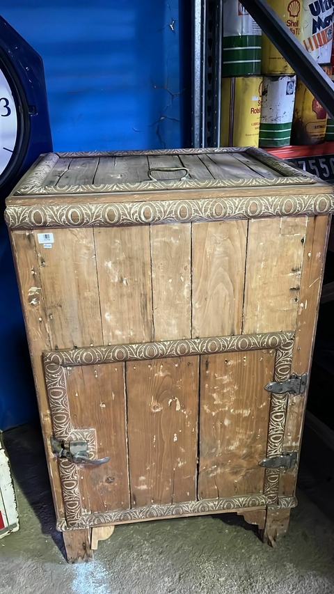 Heladera Antigua de Madera
