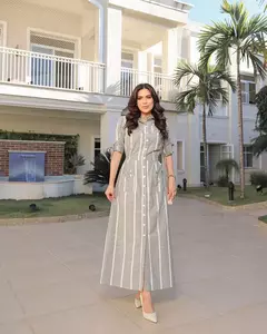Vestido camisa Max listras verde tecnológicas com elástico na cintura e laço nas mangas - comprar online