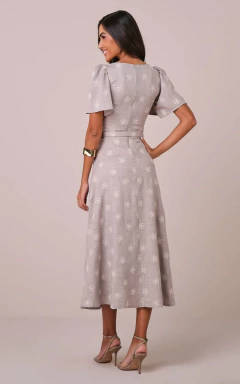 Vestido Maxi Midi no Crepe Linho Bordado Adriana na internet