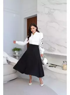 Saia Preta Midi Alfaiataria Plissada Botoes Frontais
