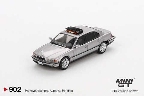 *PRÉ-VENDA* BMW 750IL "Tomorrow Never Dies" - English Blister 1:64 Mini GT - comprar online