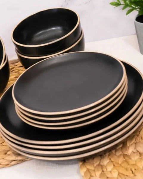Plato playo negro