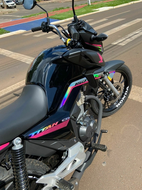 Titan 160 (2022 à 2024) - holográfico/ rosa