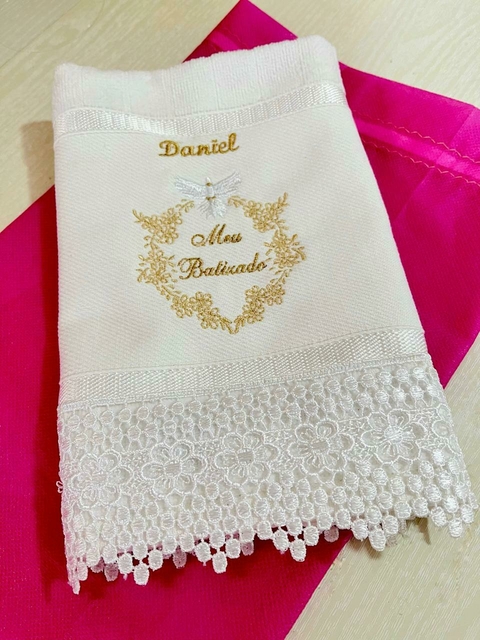 Toalha "Meu Batizado" com aplicção em guipir