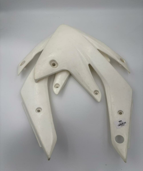 PLAST ALETAS LATERALES ACERBIS CRF150R BLANCO DETALLE