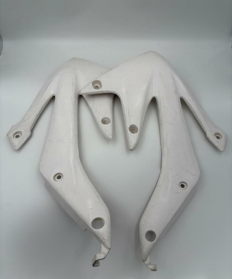 PLAST ALETAS LATERALES ACERBIS CRF450R BLANCO DETALLE