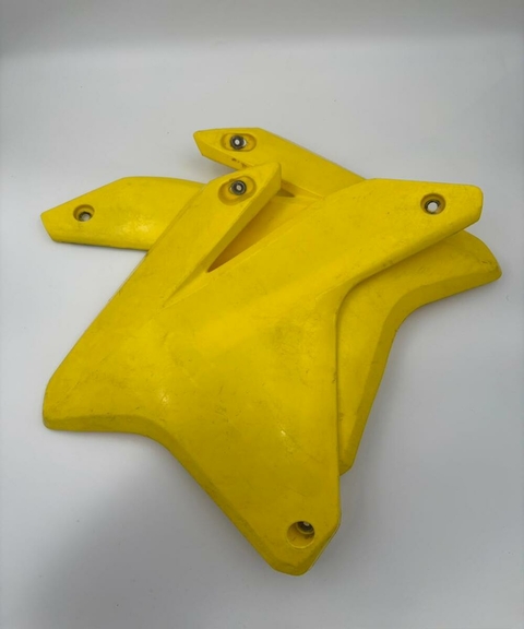ALETAS LATERALES POLISPORT RMZ450 05 AMARILLO DETALLE