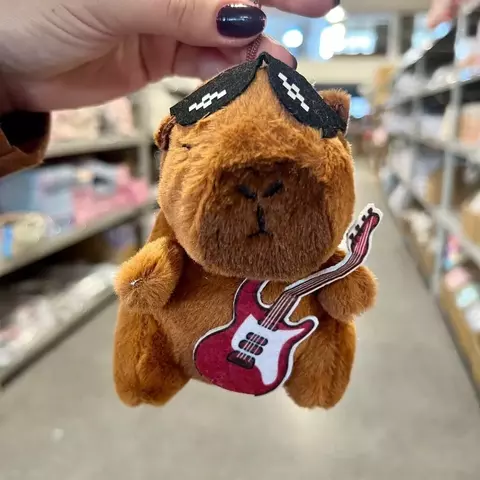 Llavero de Peluche Capybara Rockero - comprar online