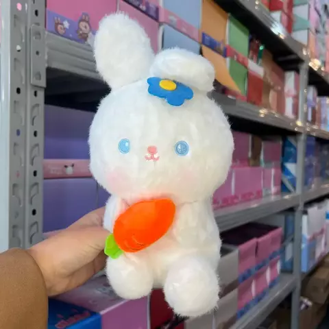 Peluche conejito blanco con zanahoria 25cm