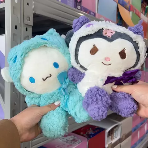 Peluche Sanrio: Kuromi, My Melody o Cinnamoroll Disfraz Borreguito
