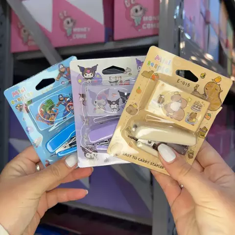 Mini abrochadora con repuestos de personajes - comprar online
