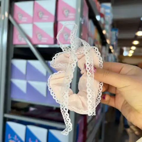Colita rosada y blanco con encaje - comprar online