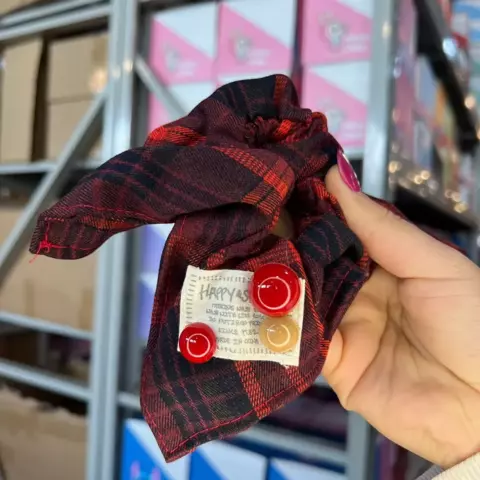 Colita escocesa con detalle de cuentas