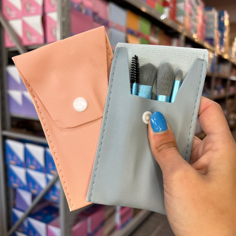 Set de brochas de maquillaje con estuche portátil - comprar online