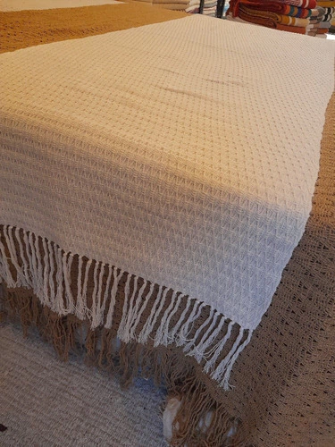 Manta Peseira Para Cama 180x65 Casal Pontas Com Pompons