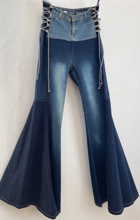 Calça Jeans Boca de Sino BOHO Tm 40 - comprar online