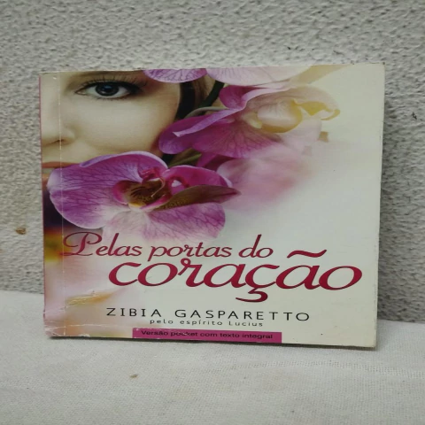 Pelas Portas do Coração (bolso) - Autor: Zibia Gasparetto - Espirito Lucius (2017) [usado]