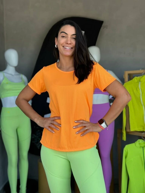 Camisa Torção com manga laranja