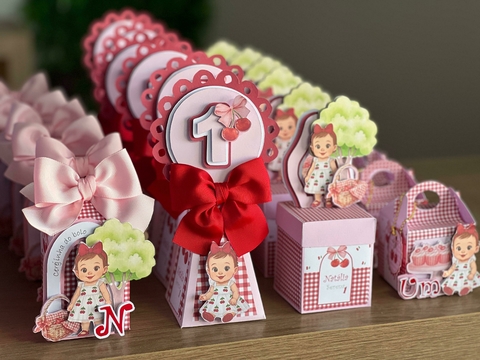 Kit Clássico tema Cerejinha c/ caricatura Lembrancinha Personalizadas | MONTADO, C/ LAÇO E COM TAG 3D - comprar online