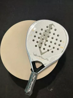 Versus Ipsum Litmus 3K en internet