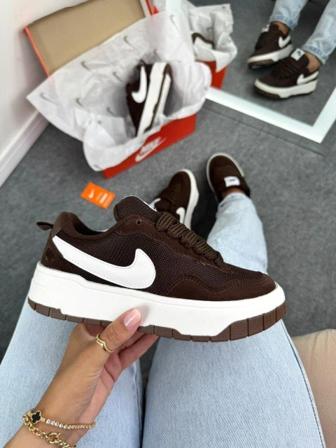 Tênis Nike marrom