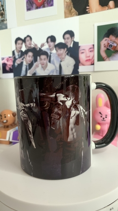Caneca JHOPE ON FIRE na internet
