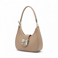 Olivia Beige en internet