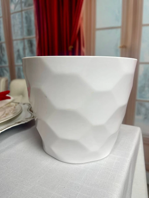 Vaso Branco c/ detalhes Hexagonais 14x14cm